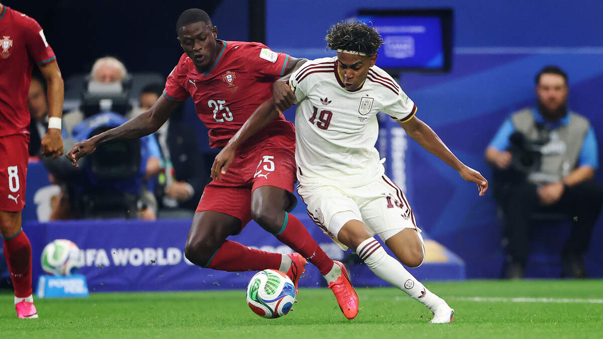 Portugal defender Nuno Mendes (25) competes with Spain forward Lamine Yamal (19) for possession of the ball during the 2026 FIFA World Cup round of 16 match on Monday, July 6, 2026, at Dallas Stadium in Arlington.